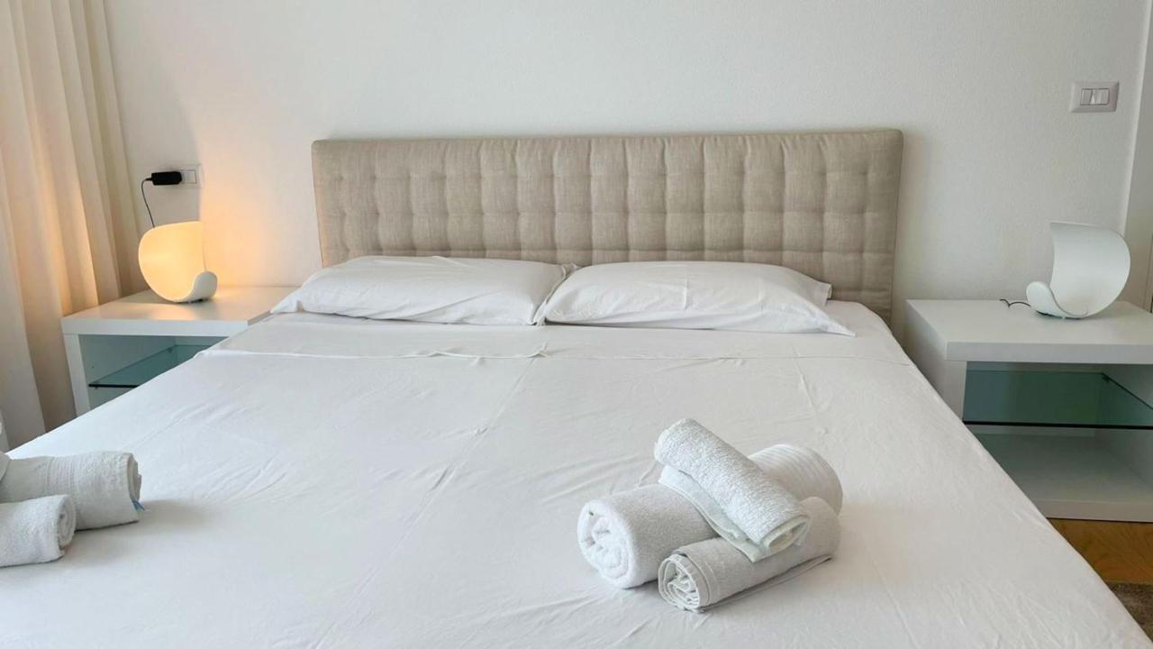Lake View Apartment Argegno Bagian luar foto