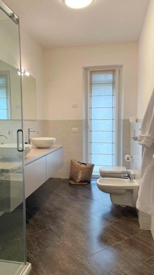 Lake View Apartment Argegno Bagian luar foto