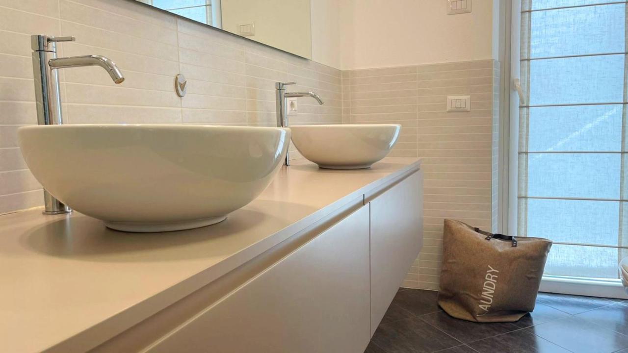 Lake View Apartment Argegno Bagian luar foto