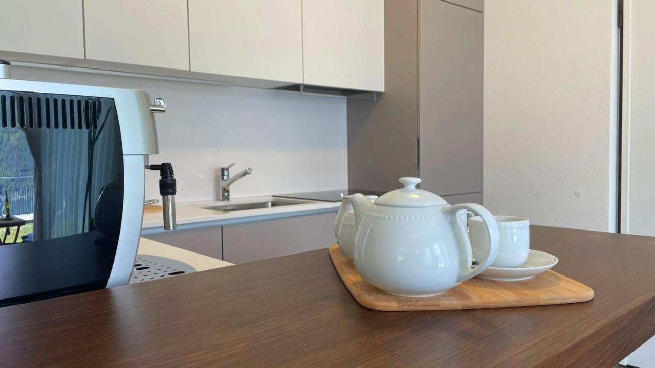 Lake View Apartment Argegno Bagian luar foto